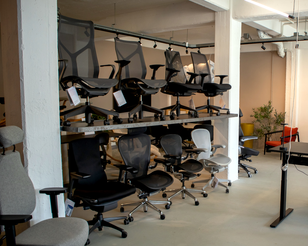 Keuze uit een gevarieerde collectie aan stoelen en krukken